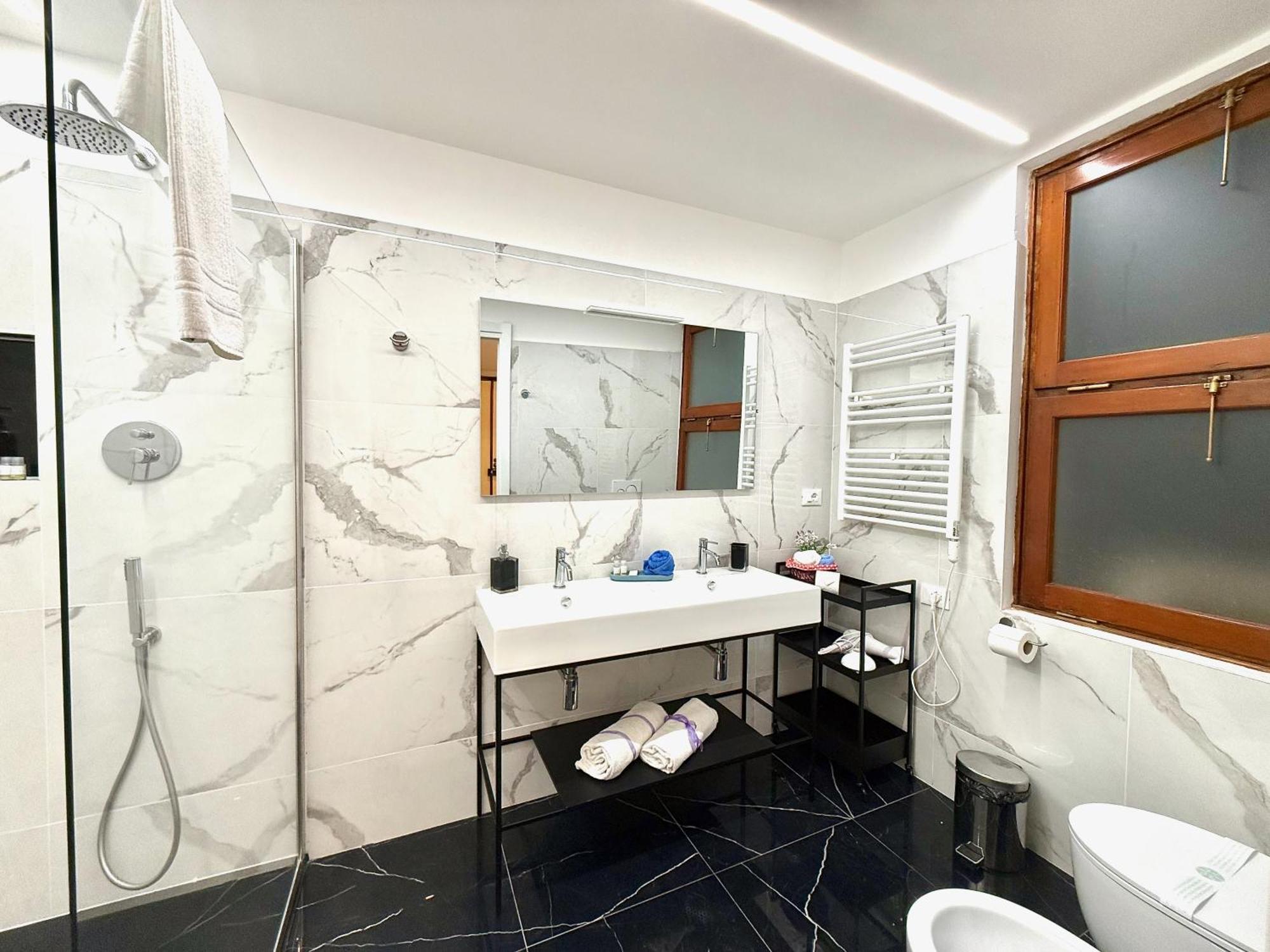 Apartment Dimora Sottoripa 51 Di Fronte Acquario - Genovabb It *