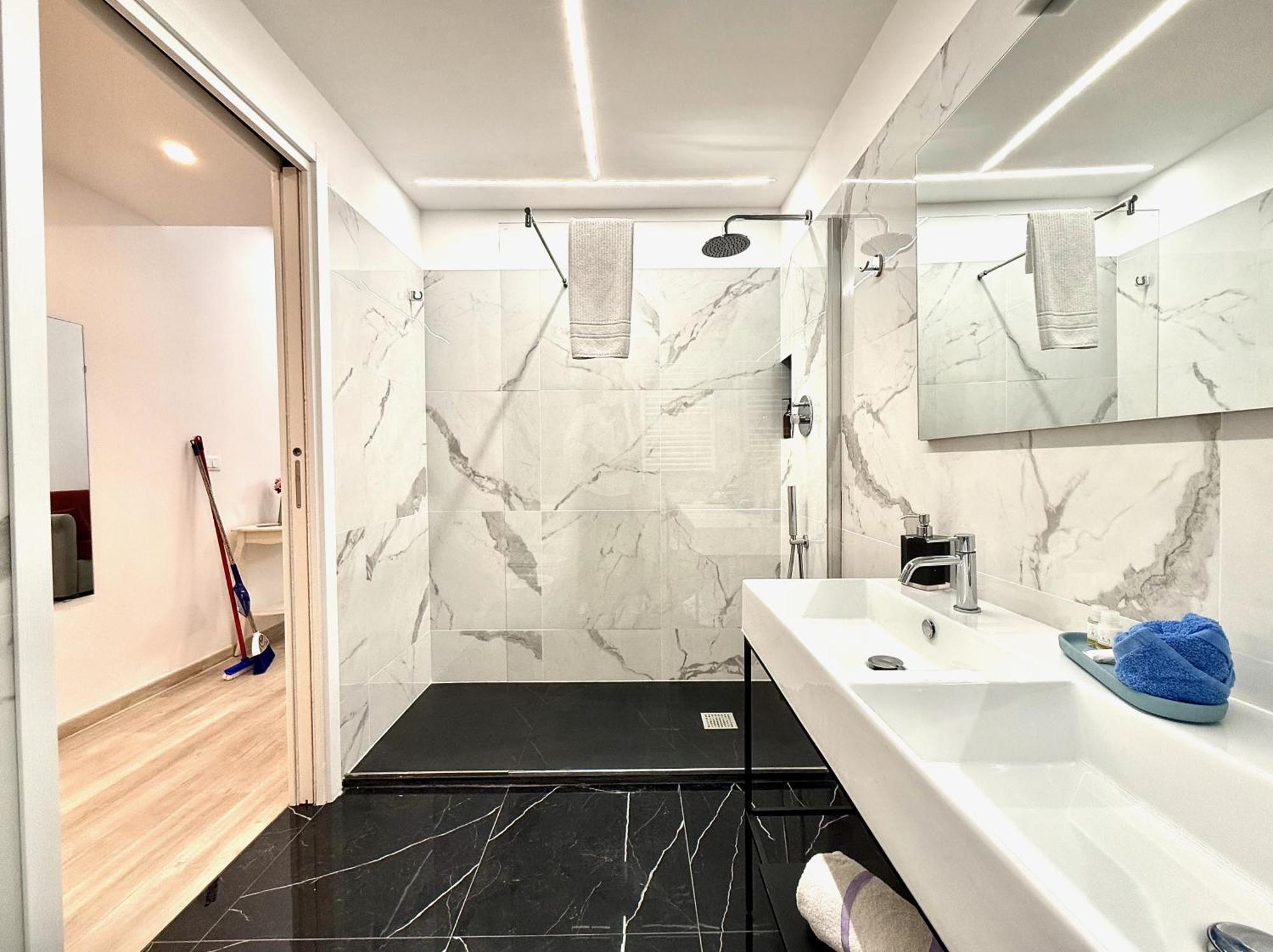 Apartment Dimora Sottoripa 51 Di Fronte Acquario - Genovabb It Genua